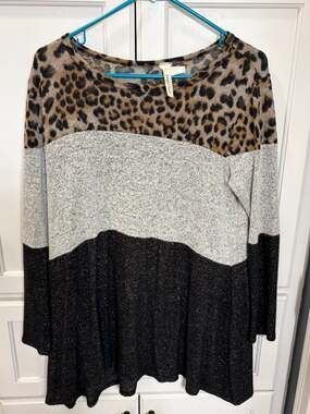 Grateful Hearts Leopard Print Colorblock Long Sleeve Tunic Top Medium
